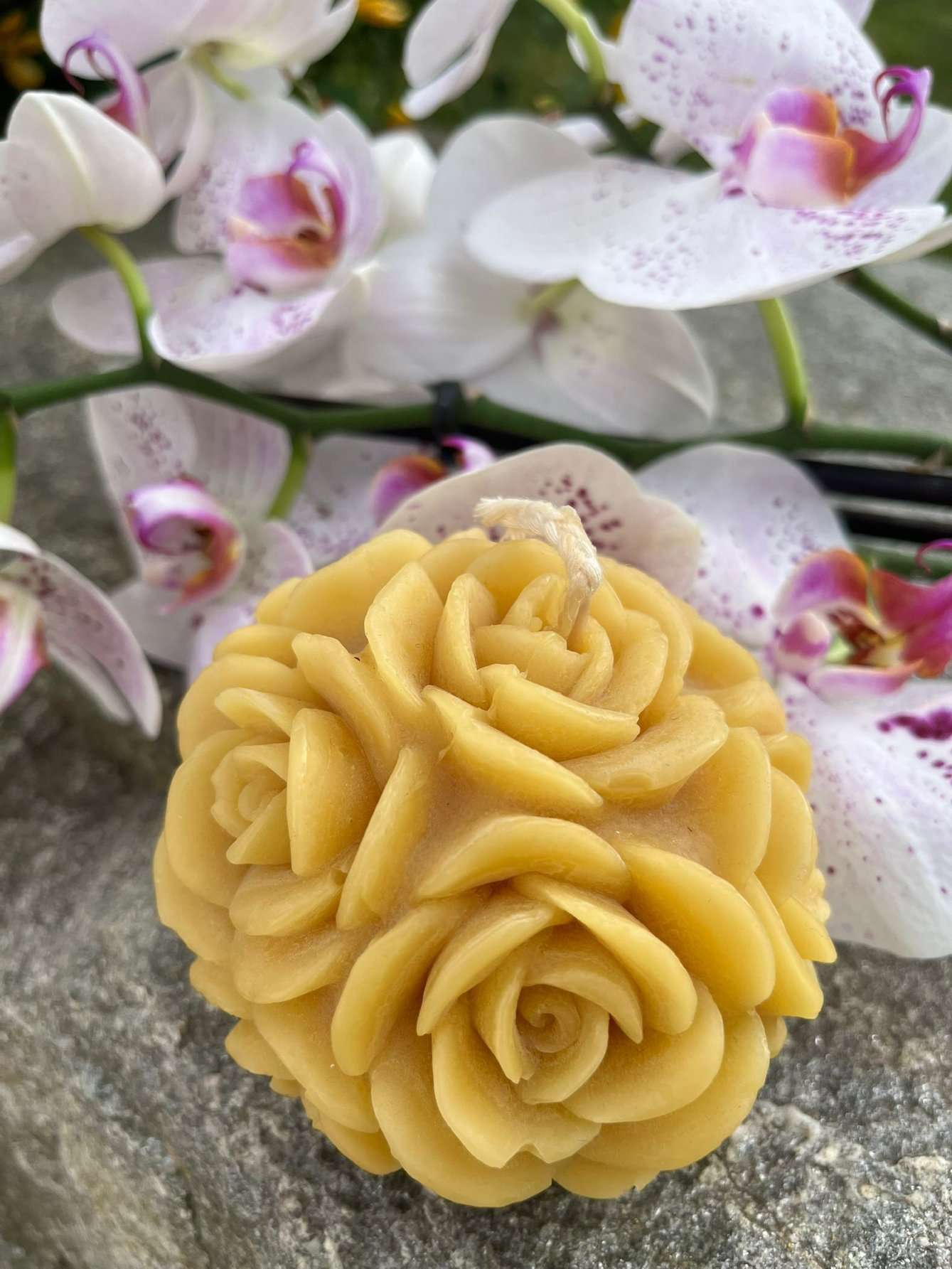 Candela Sfera con Rose in cera d’api (Art.275)